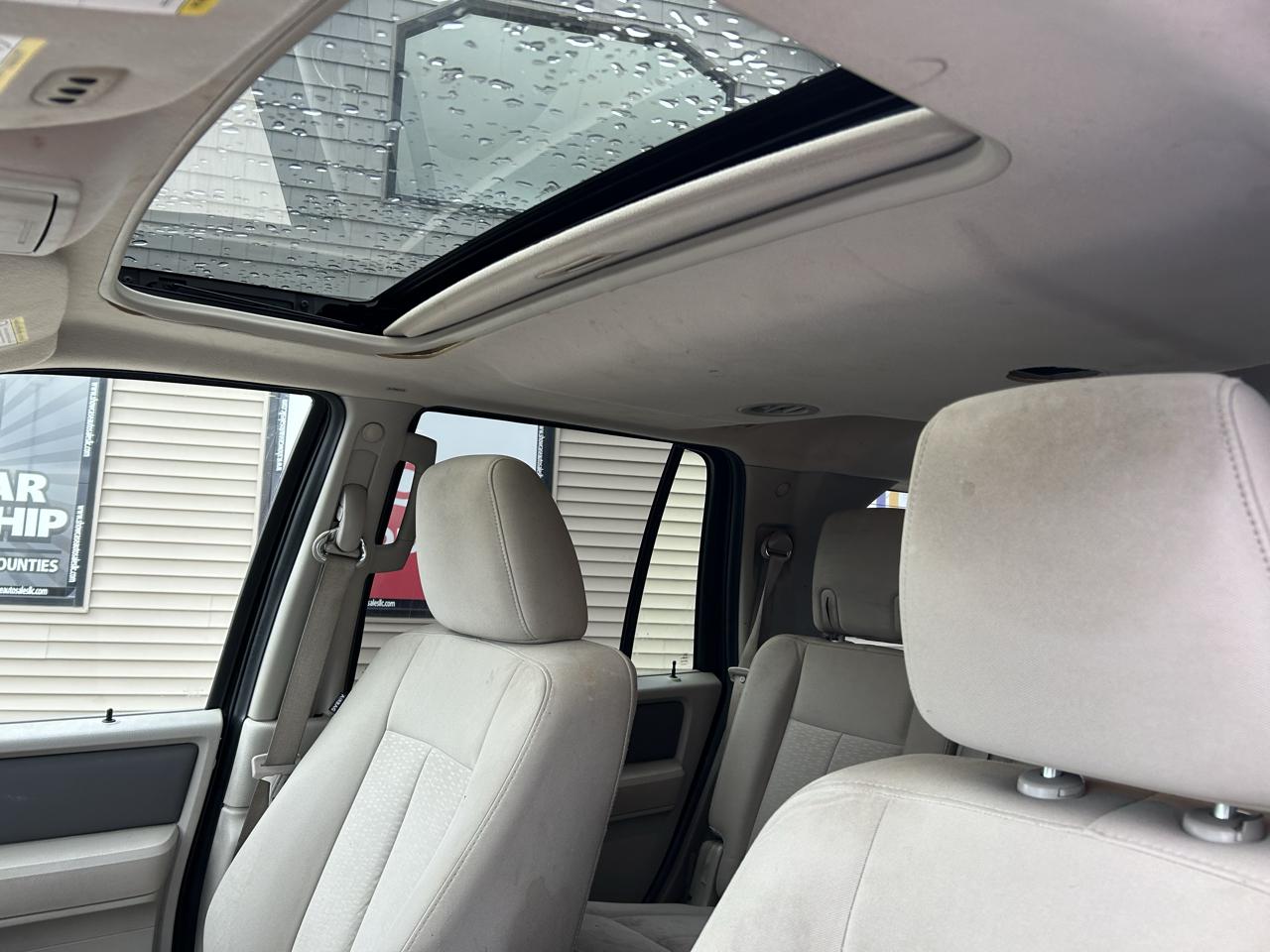Ford Expedition 4WD 4dr King Ranch 2012