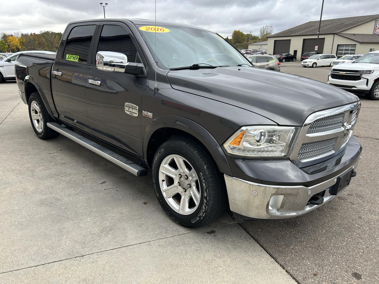 RAM 1500 4WD Crew Cab 140.5" Longhorn 2016