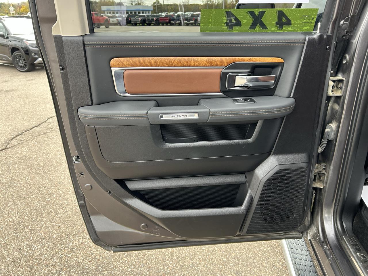 RAM 1500 4WD Crew Cab 140.5" Longhorn 2016