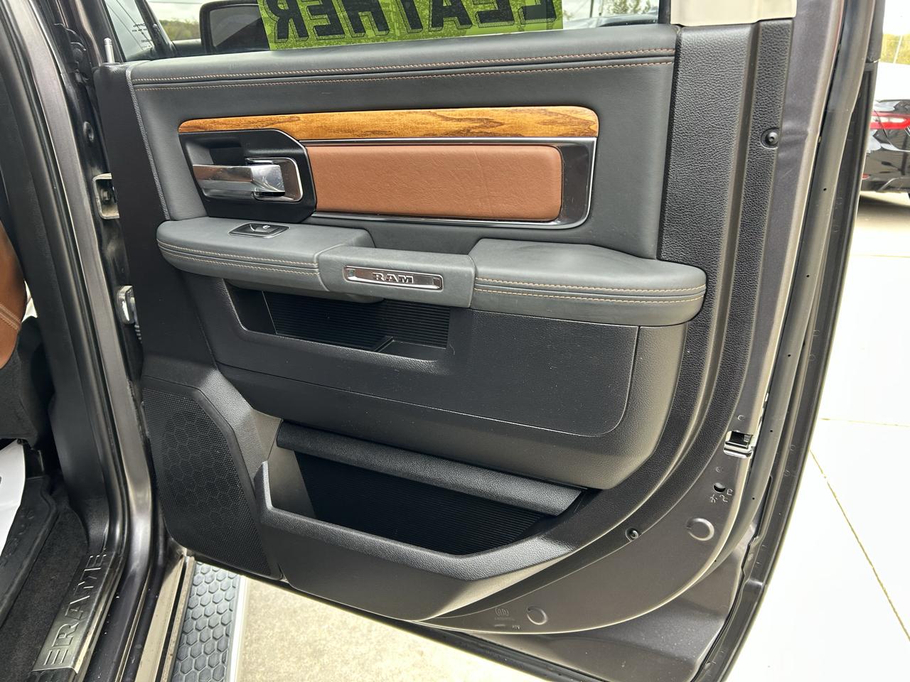 RAM 1500 4WD Crew Cab 140.5" Longhorn 2016