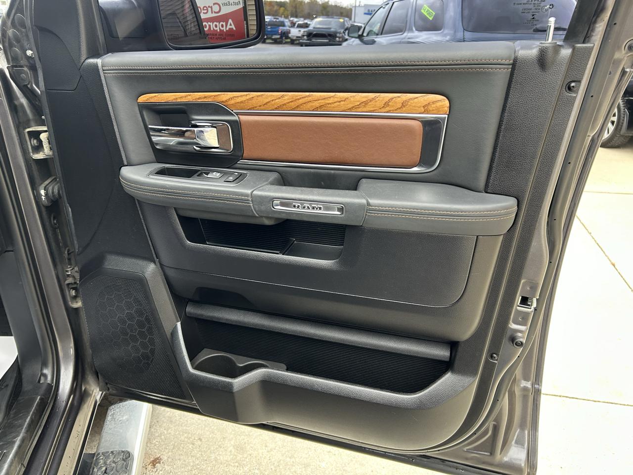 RAM 1500 4WD Crew Cab 140.5" Longhorn 2016