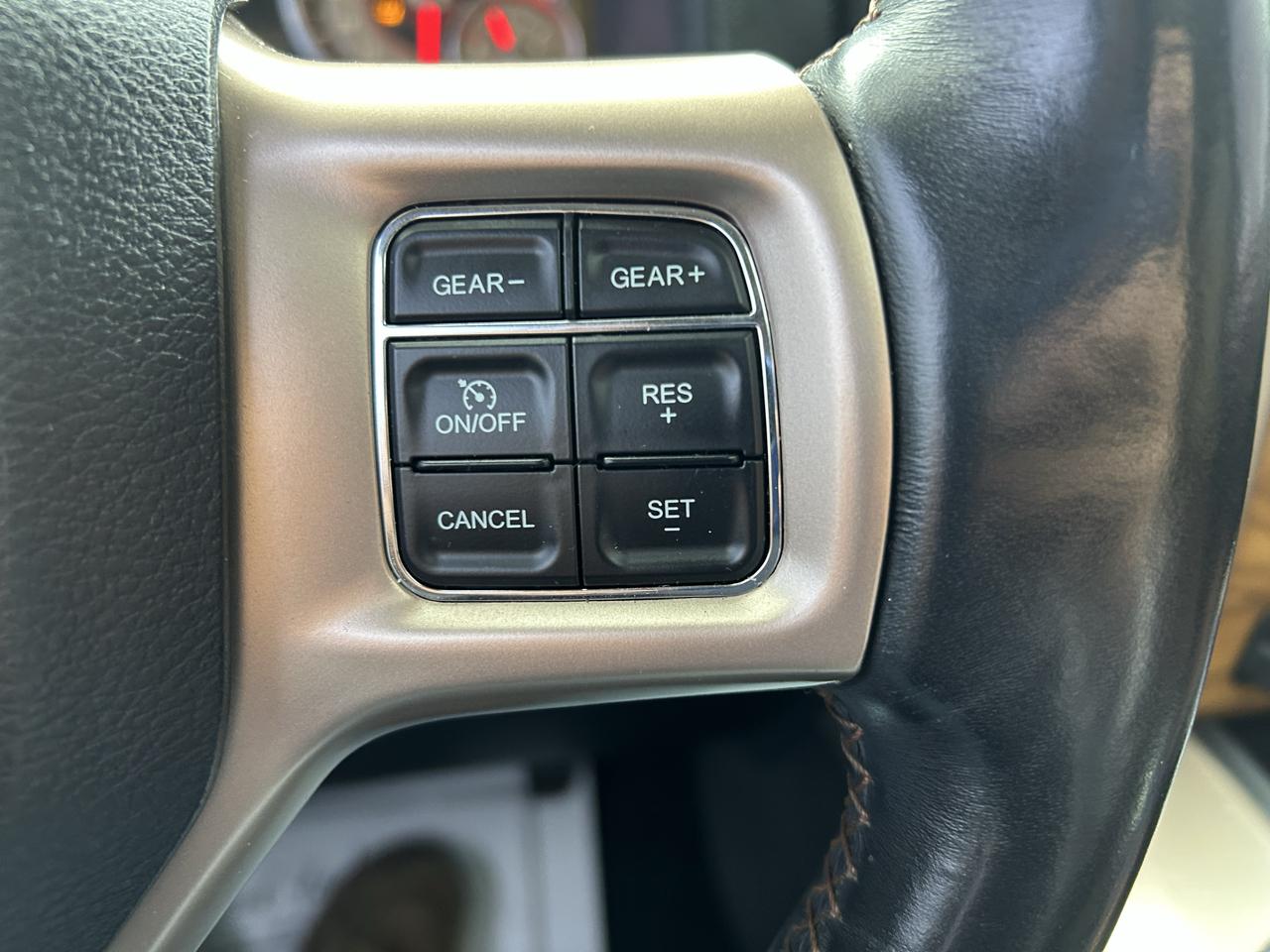 RAM 1500 4WD Crew Cab 140.5" Longhorn 2016