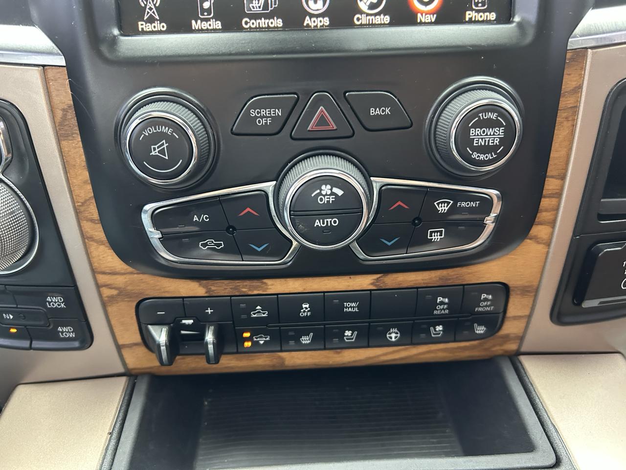 RAM 1500 4WD Crew Cab 140.5" Longhorn 2016