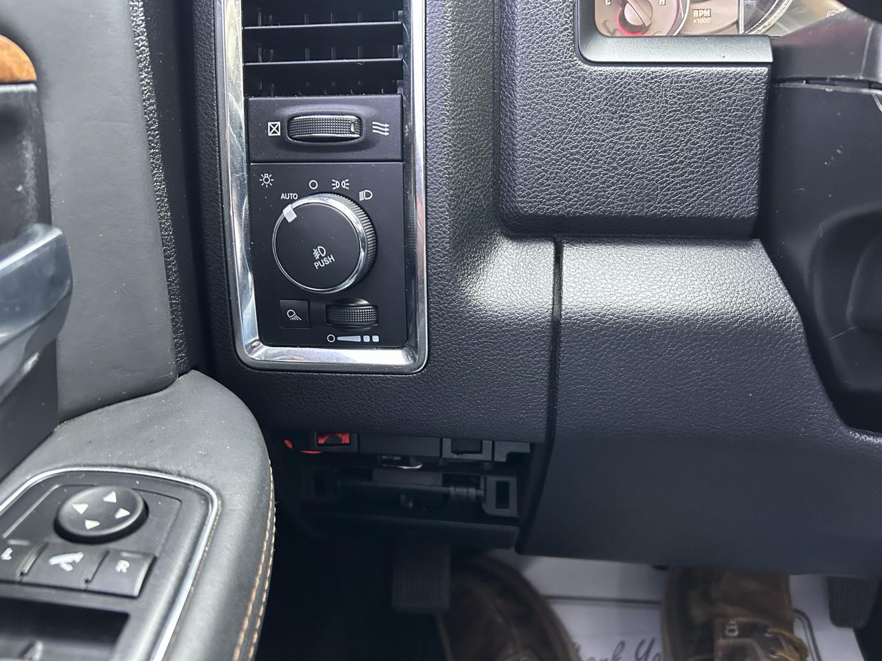 RAM 1500 4WD Crew Cab 140.5" Longhorn 2016