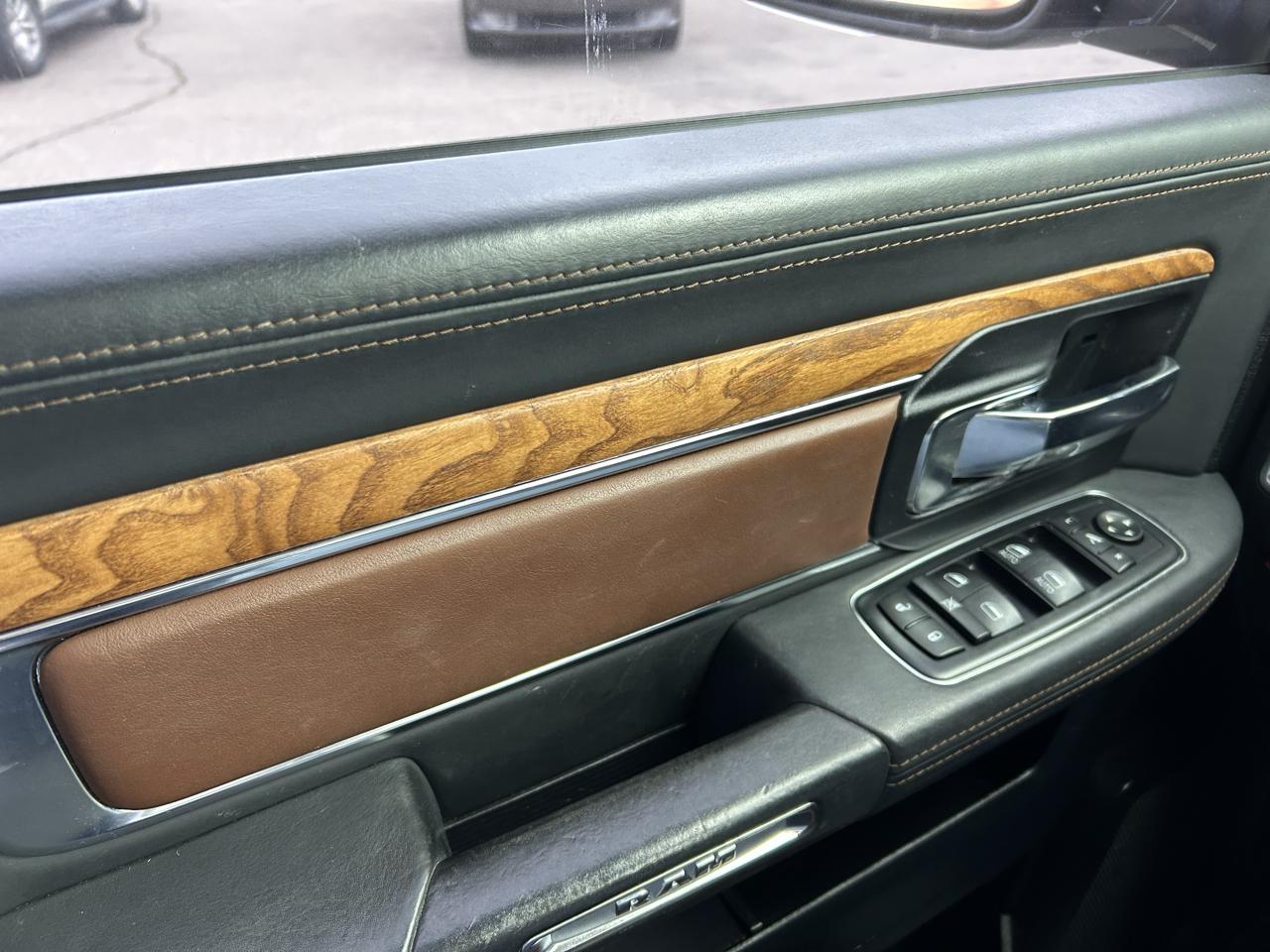 RAM 1500 4WD Crew Cab 140.5" Longhorn 2016