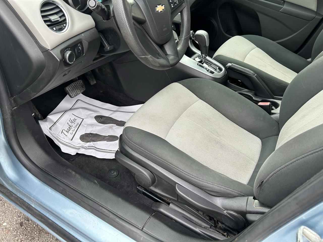 Chevrolet Cruze 4dr Sdn LS 2011