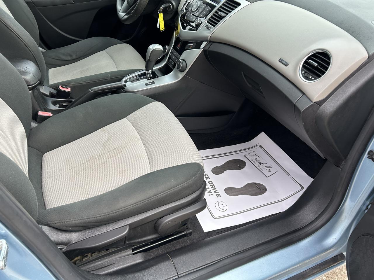 Chevrolet Cruze 4dr Sdn LS 2011