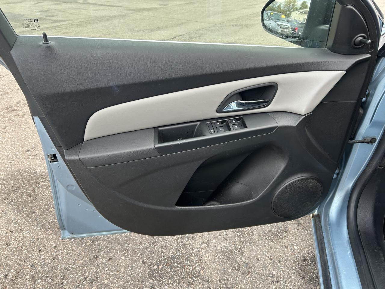 Chevrolet Cruze 4dr Sdn LS 2011