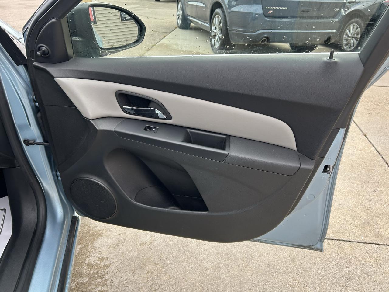 Chevrolet Cruze 4dr Sdn LS 2011