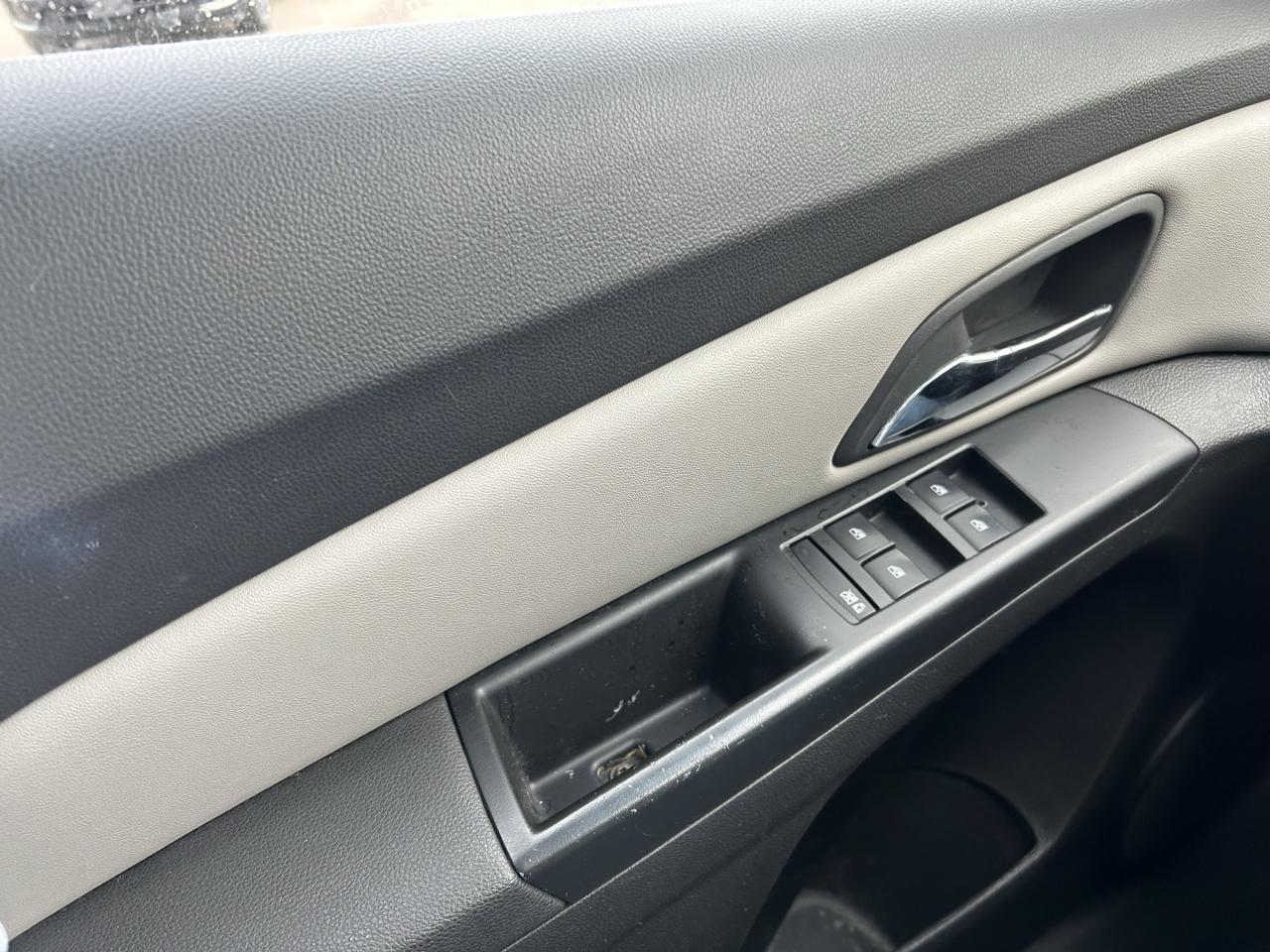 Chevrolet Cruze 4dr Sdn LS 2011