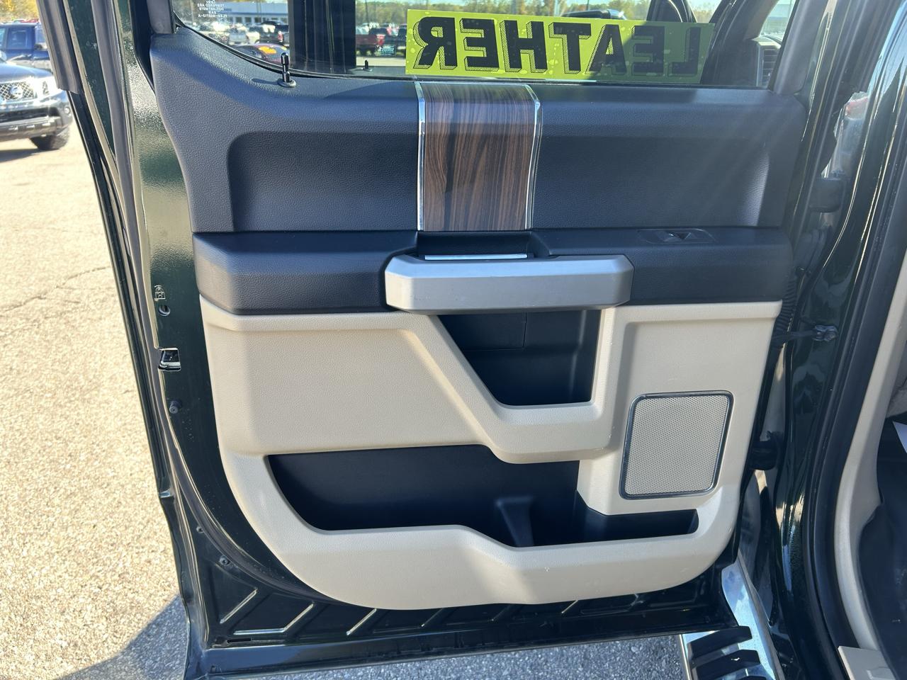 Ford F-150 4WD SuperCrew 145" Lariat 2015