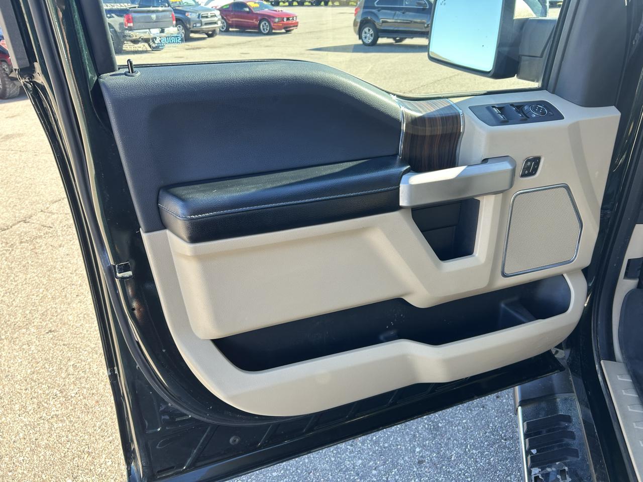 Ford F-150 4WD SuperCrew 145" Lariat 2015