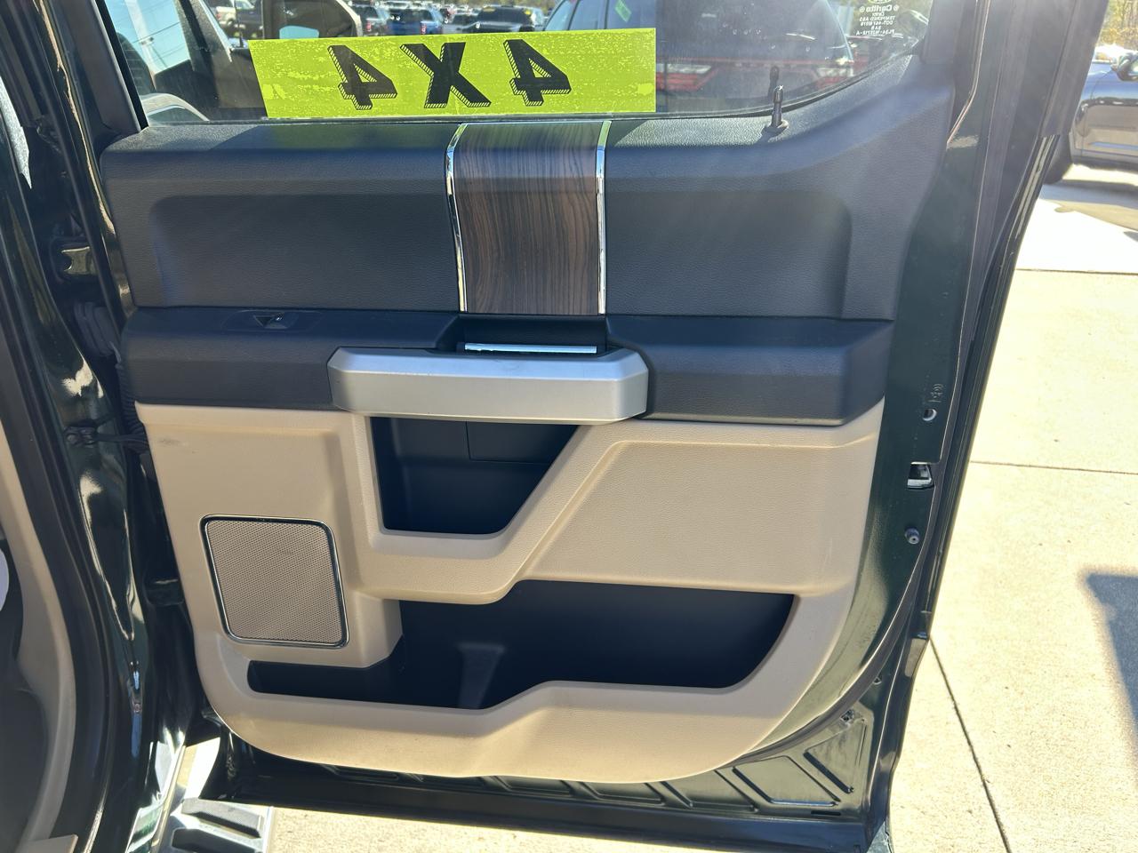 Ford F-150 4WD SuperCrew 145" Lariat 2015