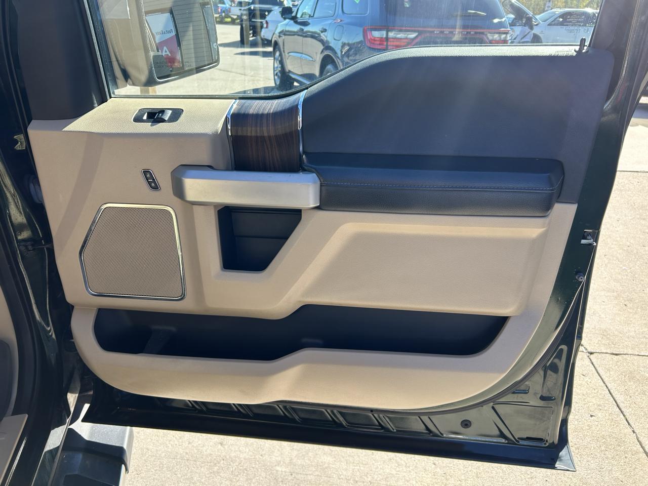 Ford F-150 4WD SuperCrew 145" Lariat 2015