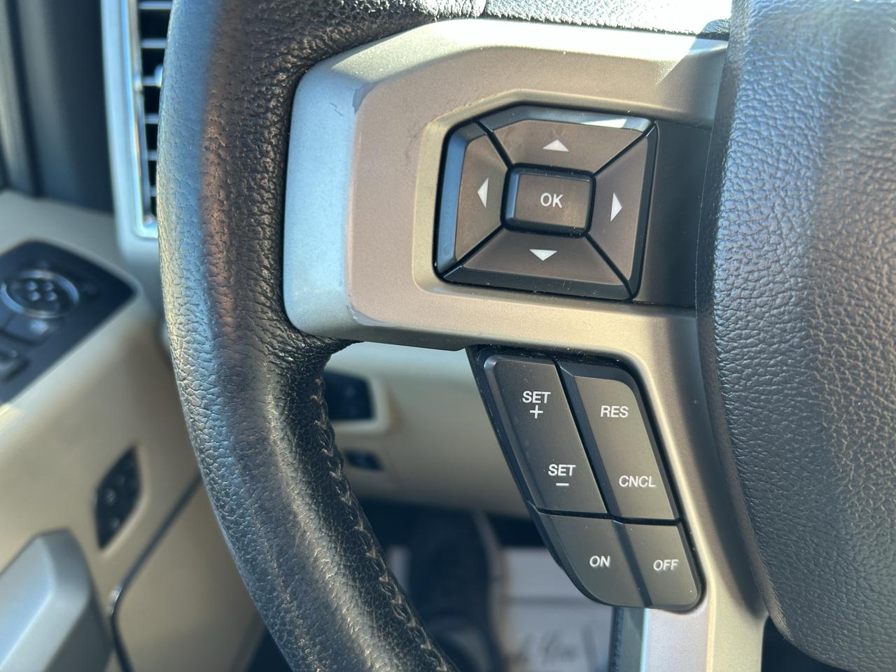 Ford F-150 4WD SuperCrew 145" Lariat 2015