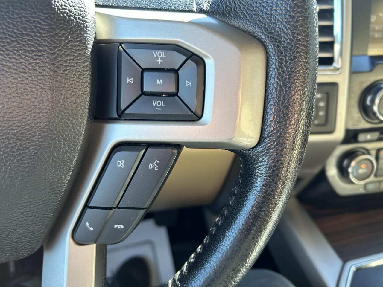 Ford F-150 4WD SuperCrew 145" Lariat 2015