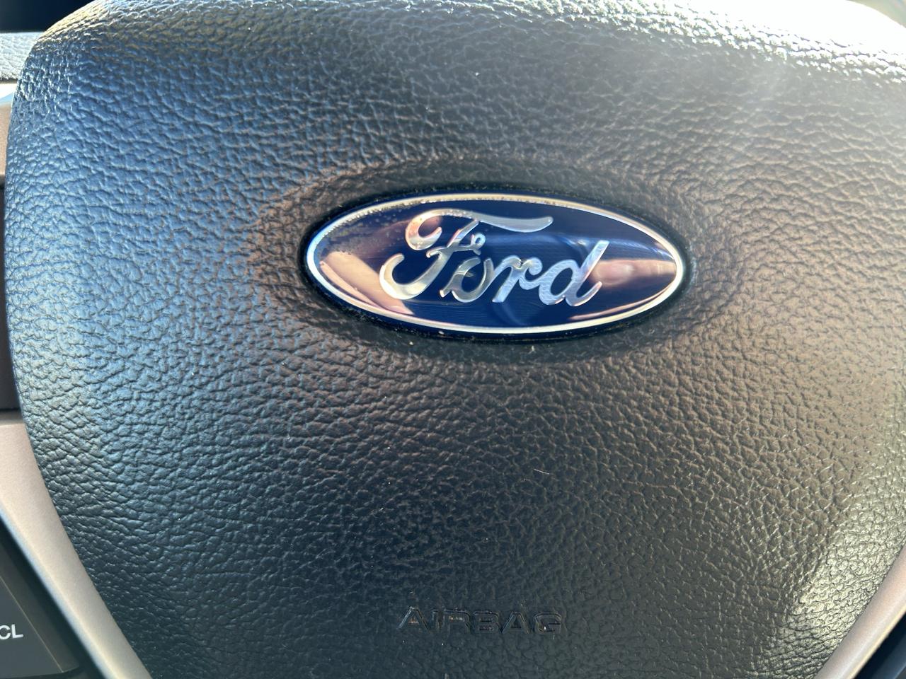 Ford F-150 4WD SuperCrew 145" Lariat 2015