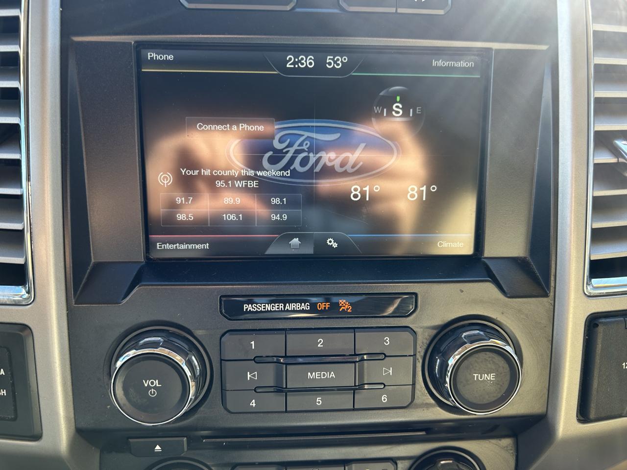 Ford F-150 4WD SuperCrew 145" Lariat 2015
