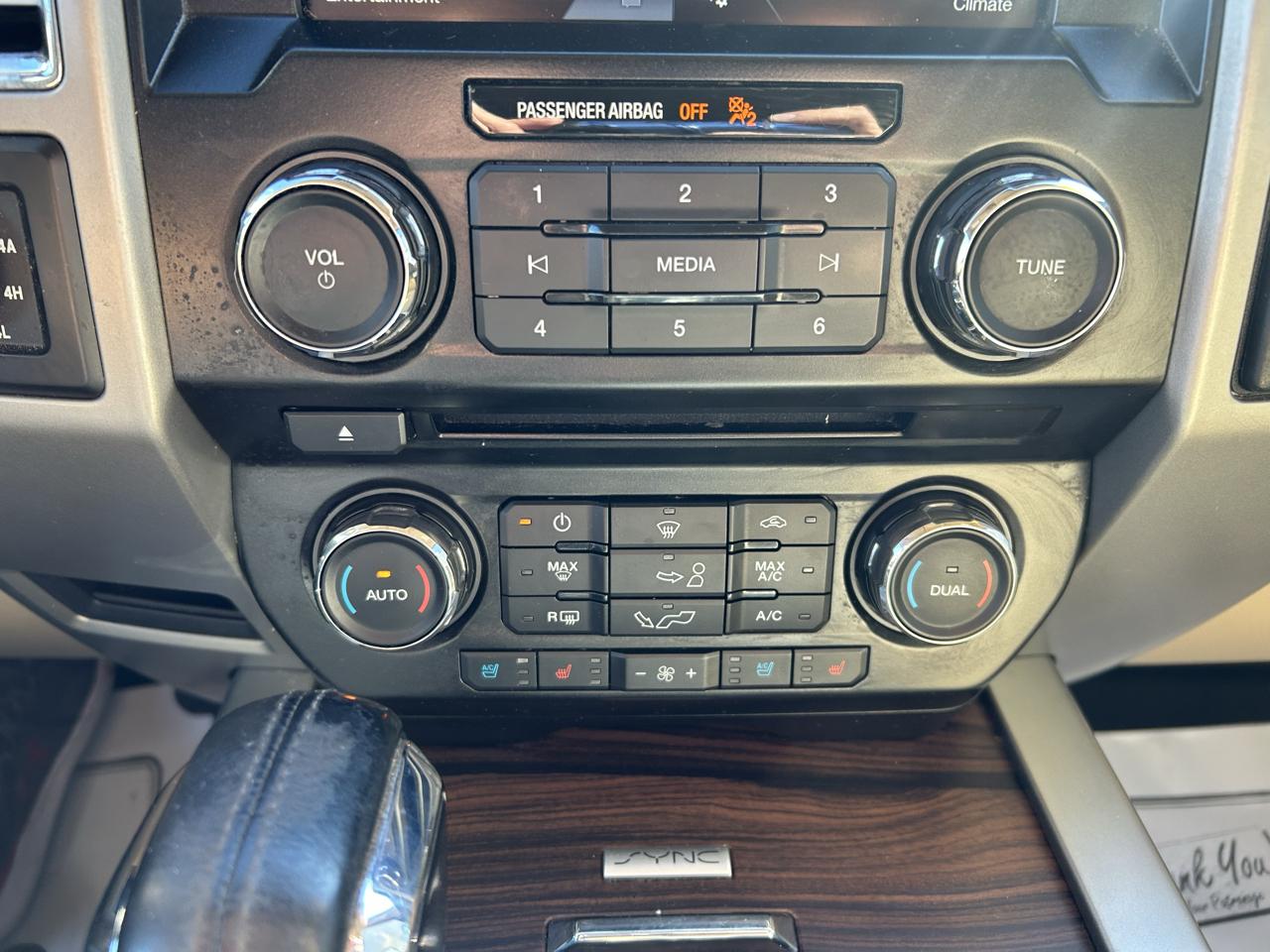 Ford F-150 4WD SuperCrew 145" Lariat 2015