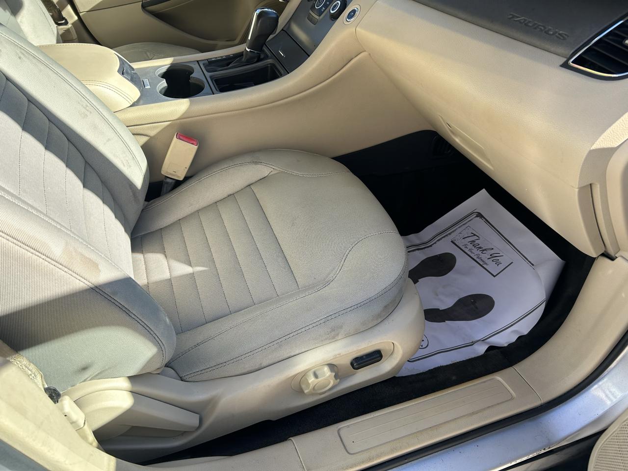 Ford Taurus 4dr Sdn SE FWD 2016