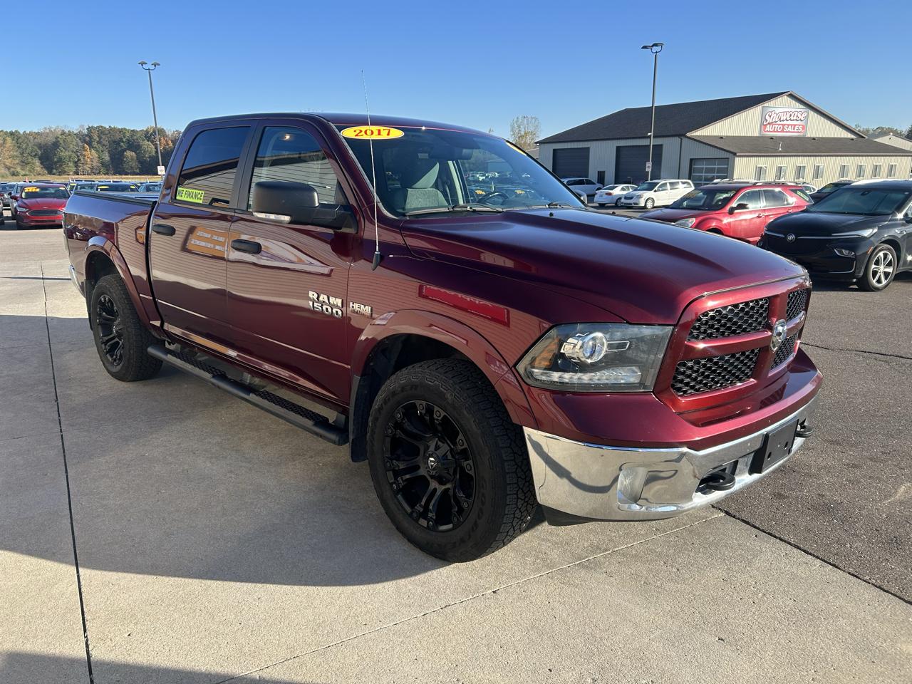 RAM 1500 4WD Crew Cab 140.5" Outdoorsman 2017