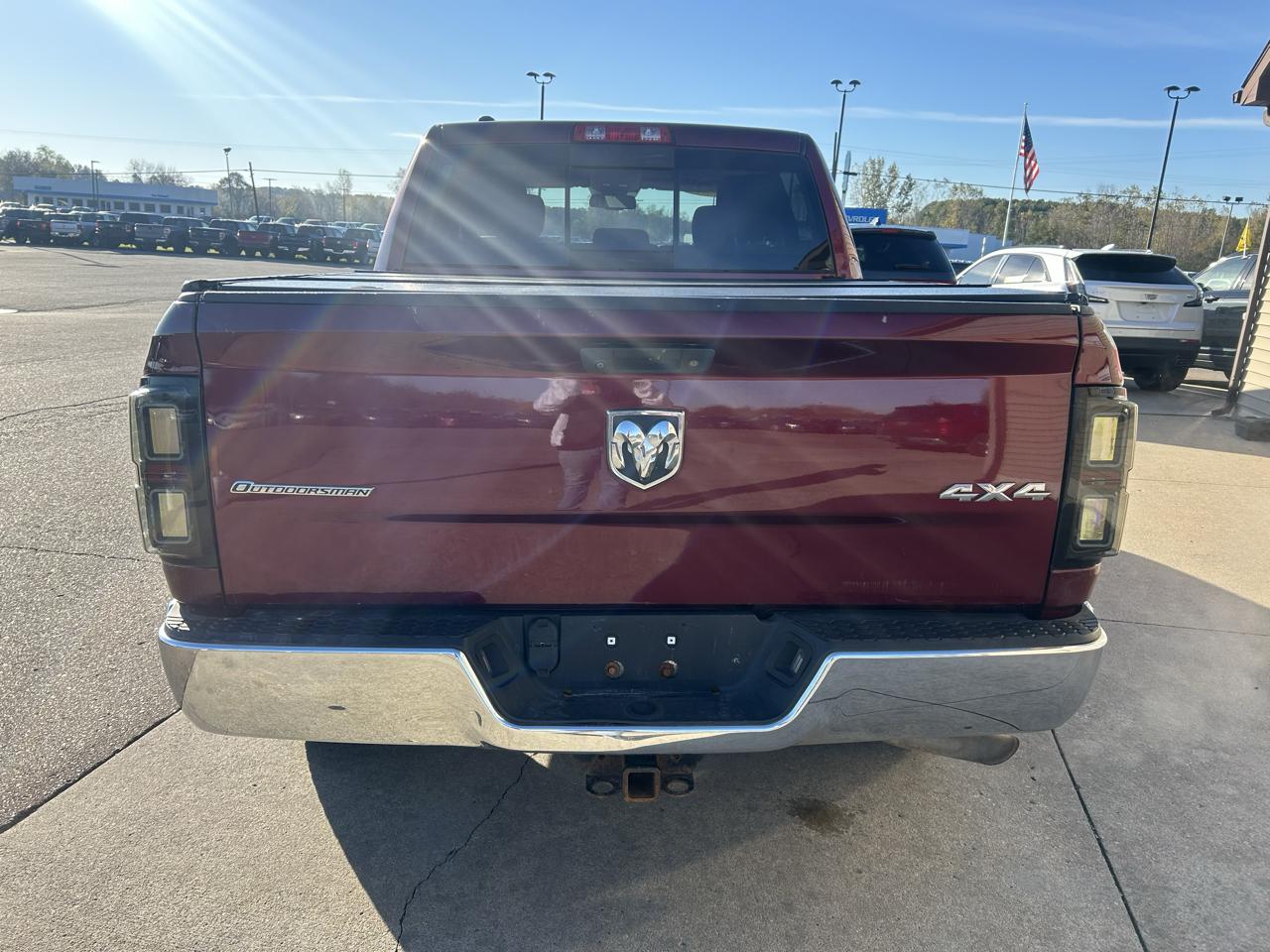 RAM 1500 4WD Crew Cab 140.5" Outdoorsman 2017