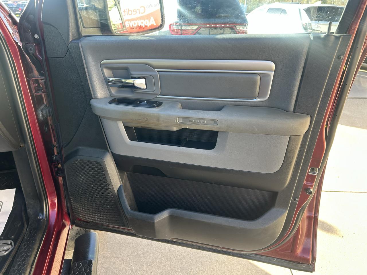RAM 1500 4WD Crew Cab 140.5" Outdoorsman 2017