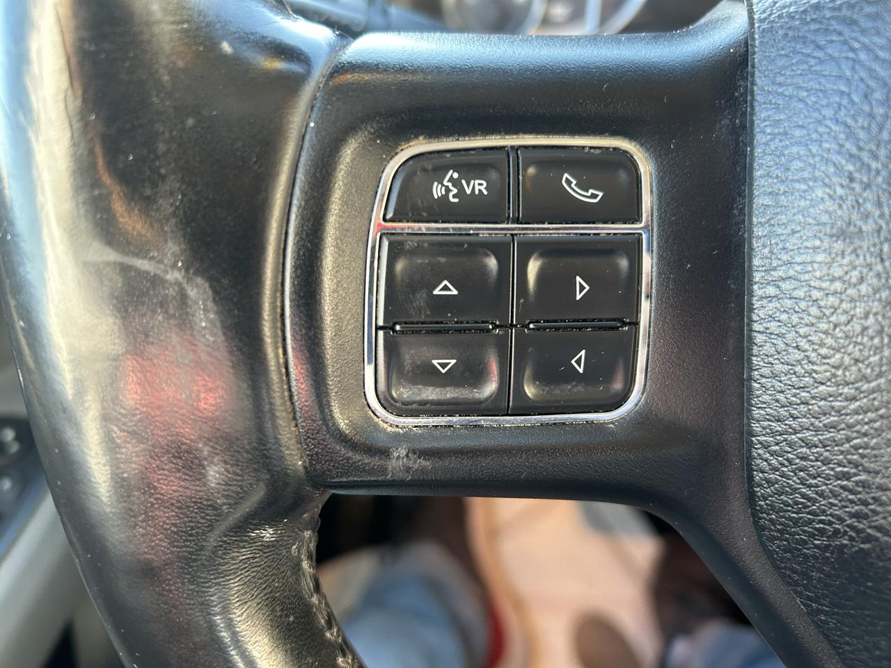 RAM 1500 4WD Crew Cab 140.5" Outdoorsman 2017