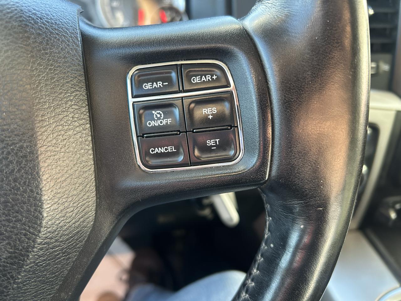 RAM 1500 4WD Crew Cab 140.5" Outdoorsman 2017