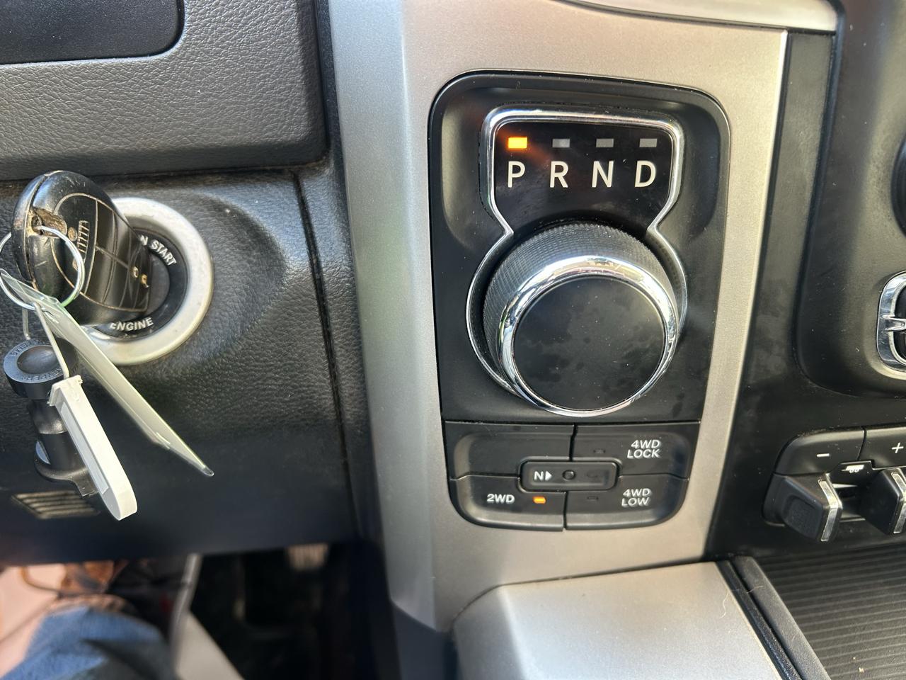 RAM 1500 4WD Crew Cab 140.5" Outdoorsman 2017