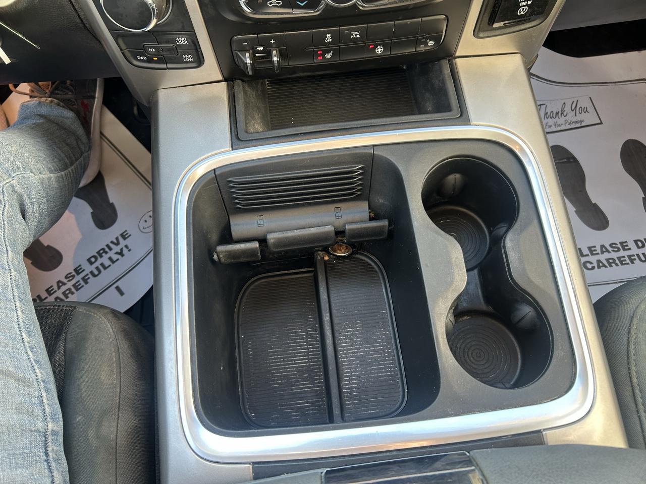 RAM 1500 4WD Crew Cab 140.5" Outdoorsman 2017
