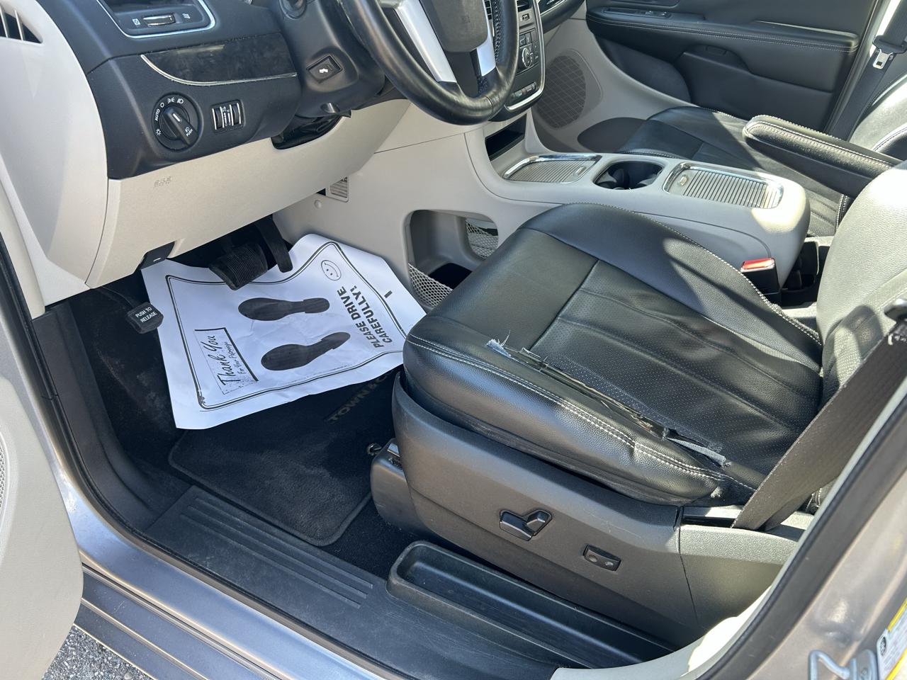 Chrysler Town & Country 4dr Wgn Touring-L 2013