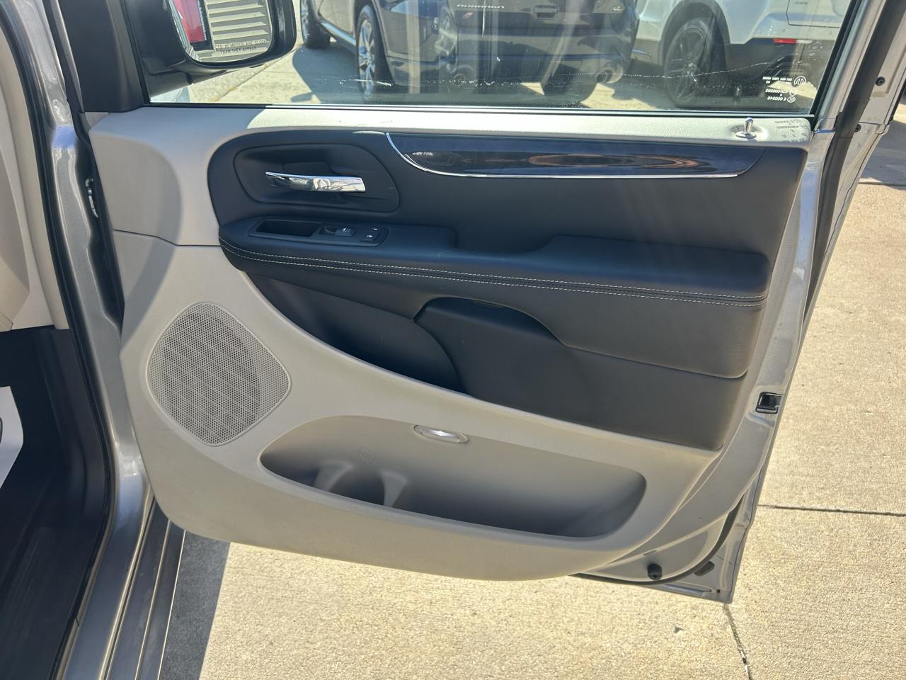 Chrysler Town & Country 4dr Wgn Touring-L 2013