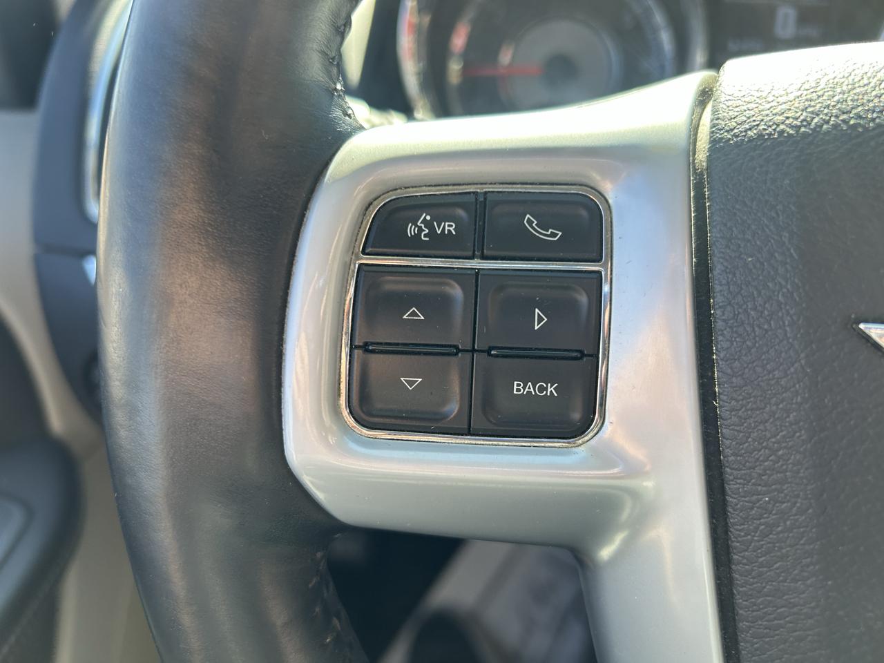Chrysler Town & Country 4dr Wgn Touring-L 2013