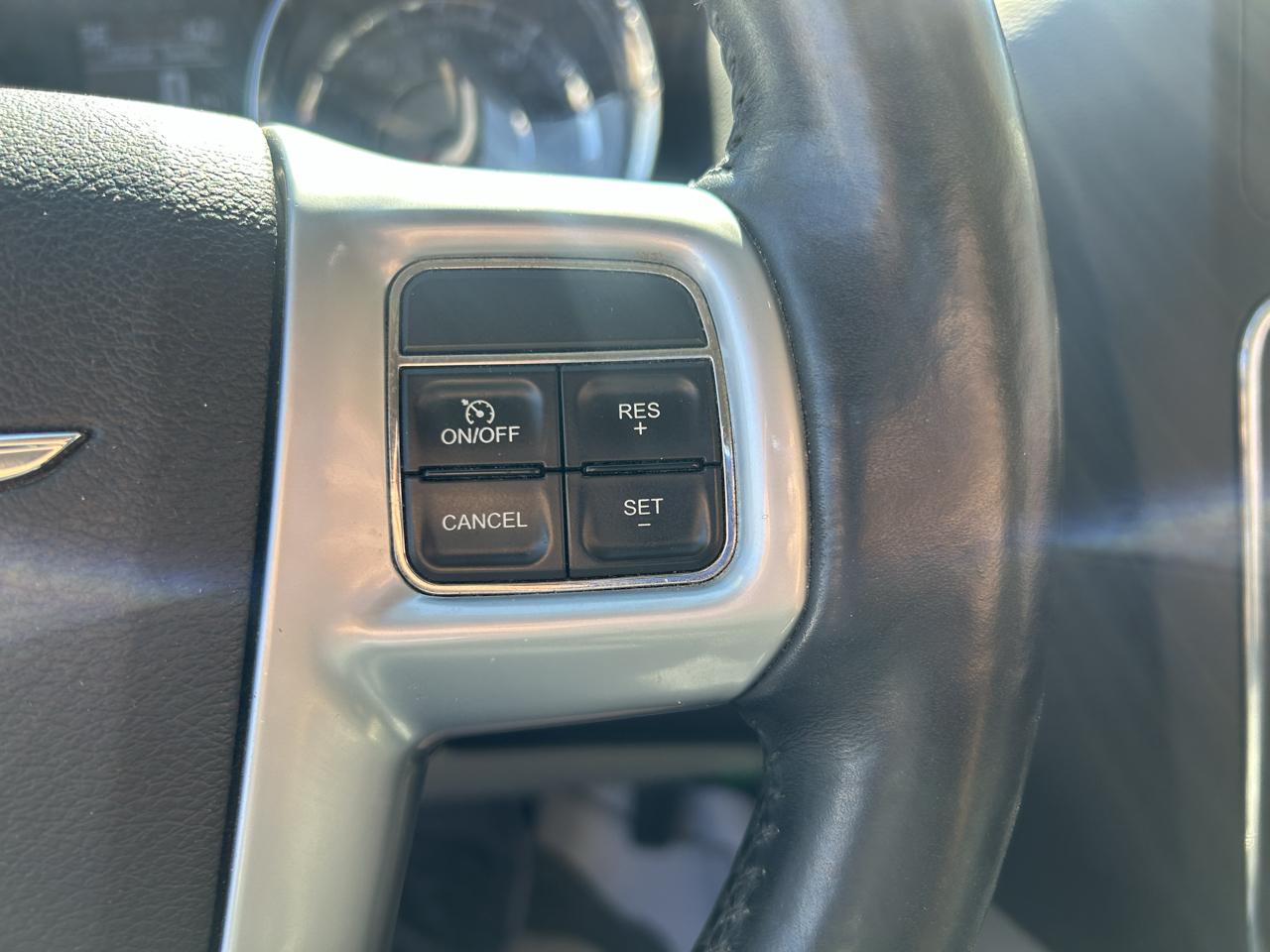 Chrysler Town & Country 4dr Wgn Touring-L 2013