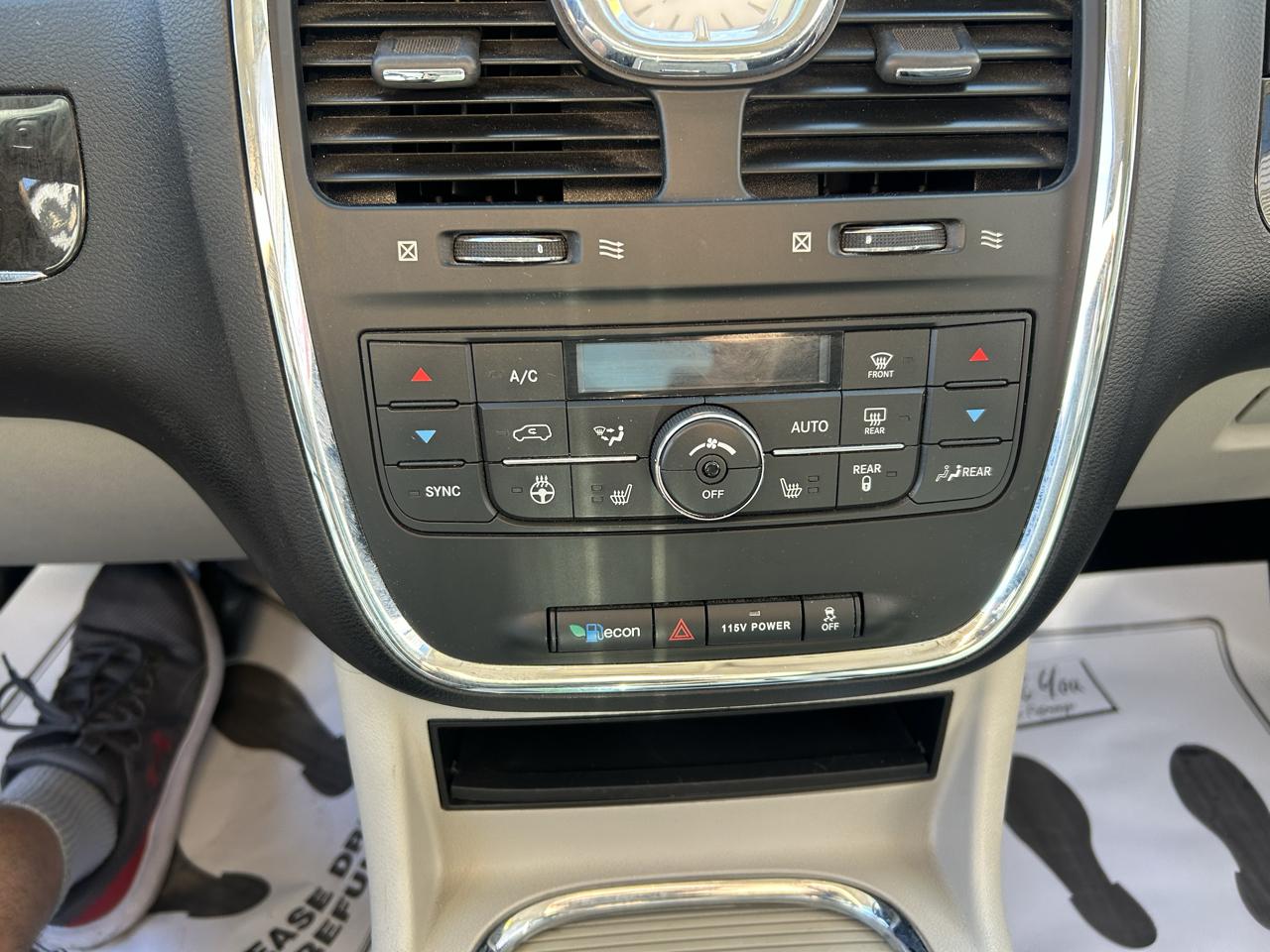 Chrysler Town & Country 4dr Wgn Touring-L 2013