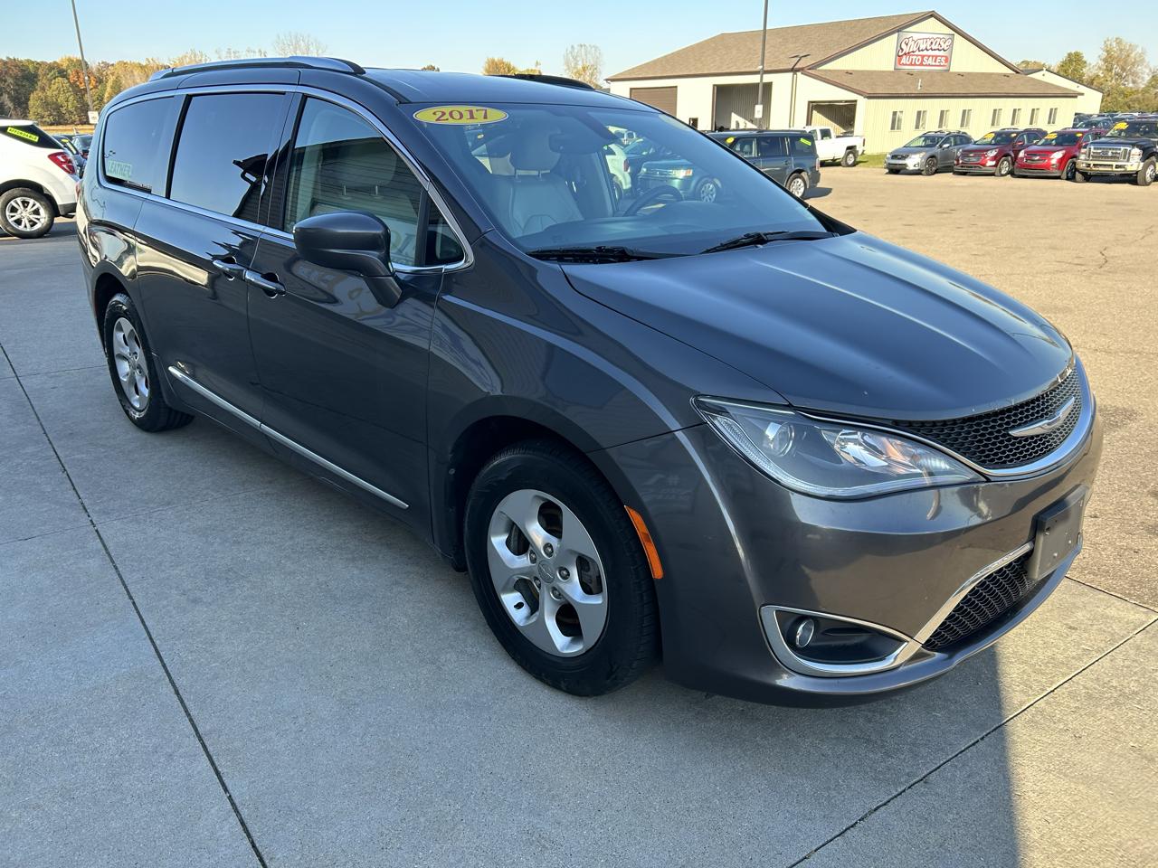 Chrysler Pacifica Touring-L Plus FWD 2017