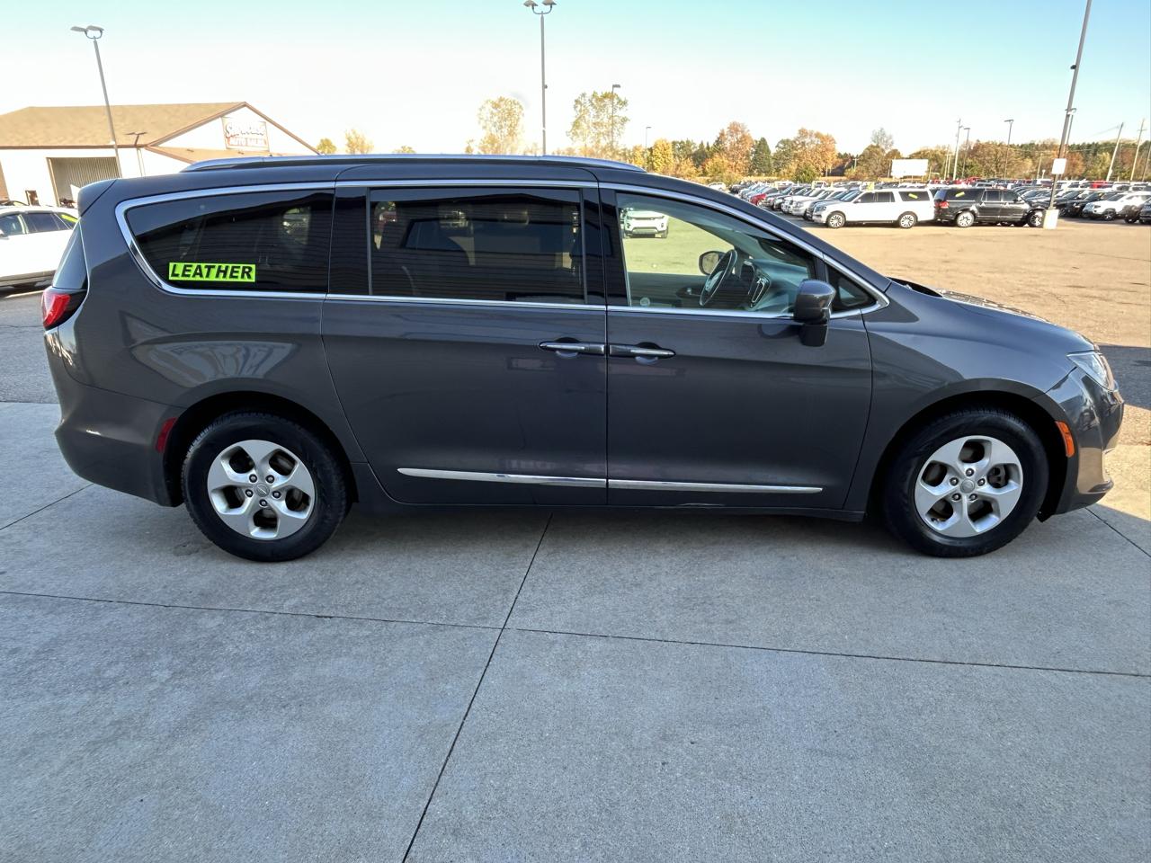 Chrysler Pacifica Touring-L Plus FWD 2017