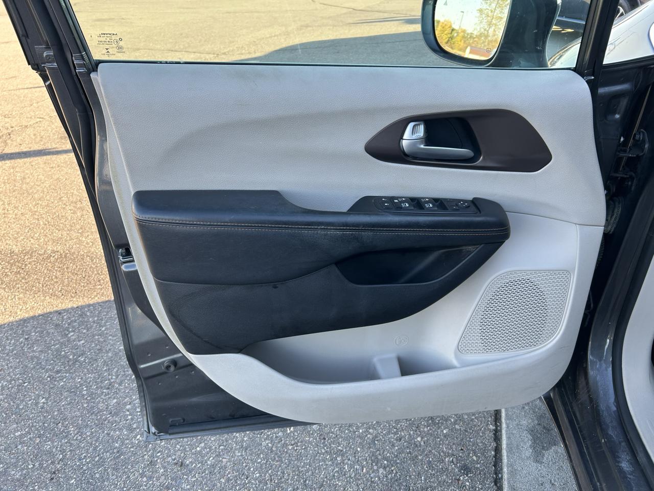 Chrysler Pacifica Touring-L Plus FWD 2017