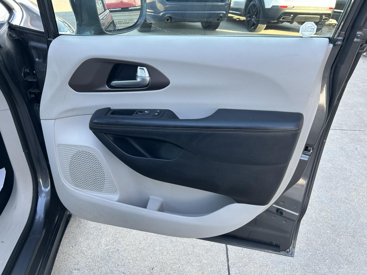 Chrysler Pacifica Touring-L Plus FWD 2017