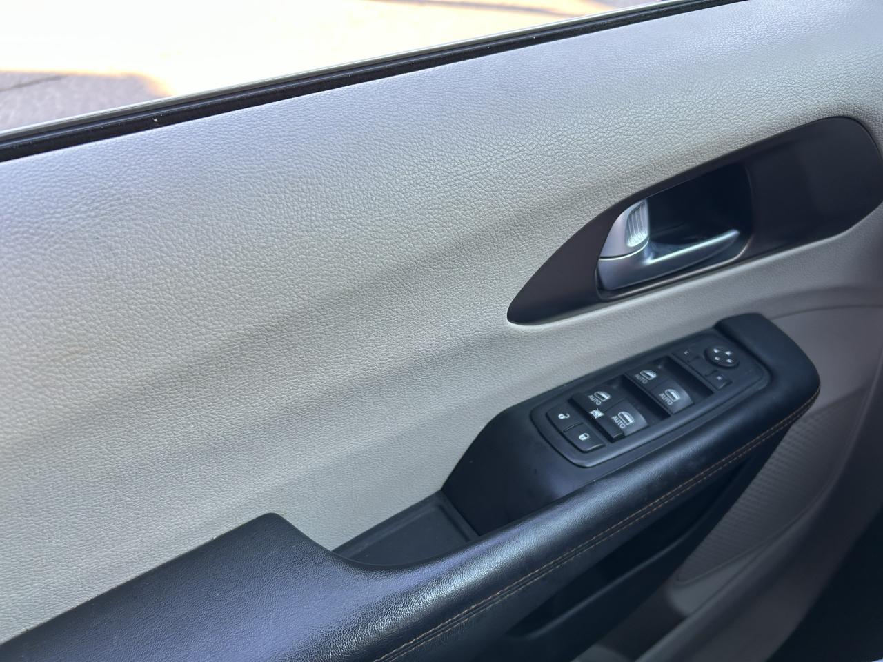 Chrysler Pacifica Touring-L Plus FWD 2017