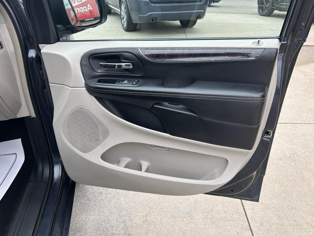 Chrysler Town & Country 4dr Wgn Touring 2014