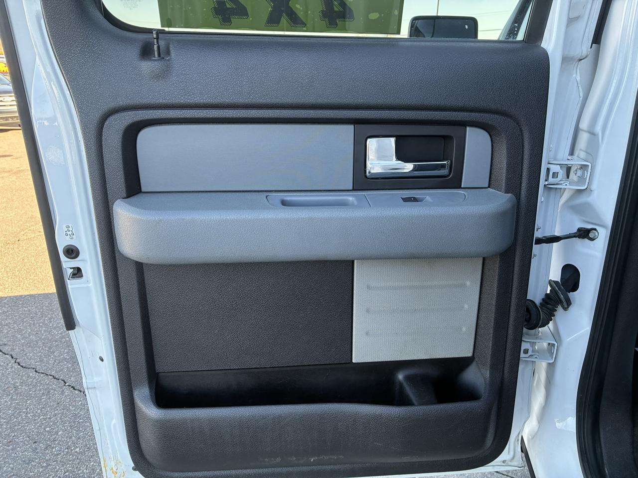 Ford F-150 4WD SuperCrew 145" XLT 2012