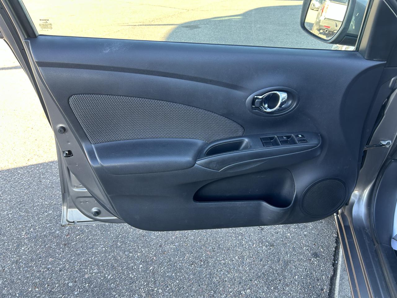 Nissan Versa 4dr Sdn CVT 1.6 S Plus 2016