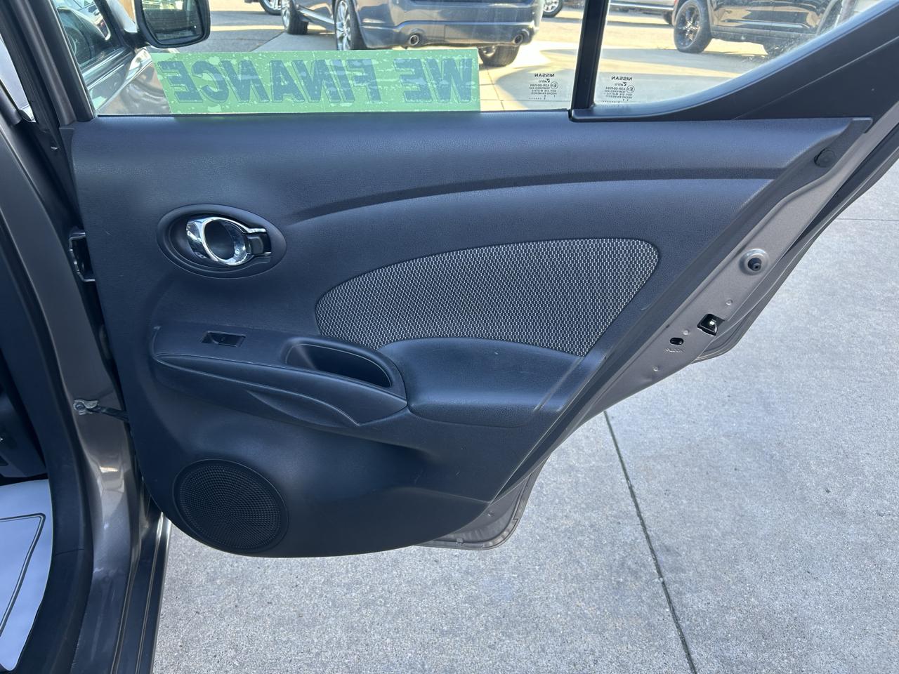 Nissan Versa 4dr Sdn CVT 1.6 S Plus 2016