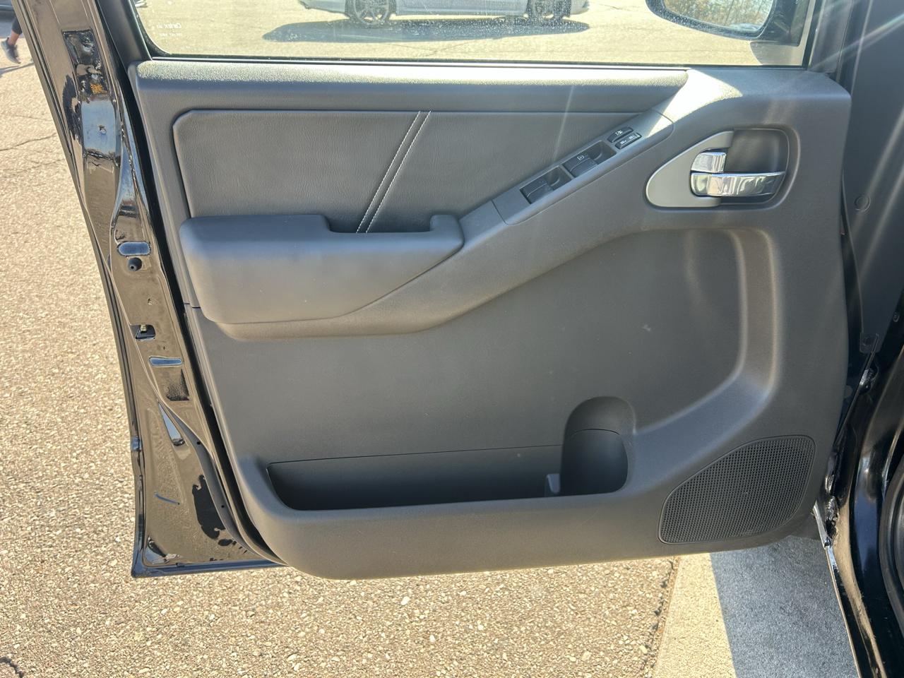 Nissan Frontier 4WD Crew Cab SWB Auto PRO-4X 2014