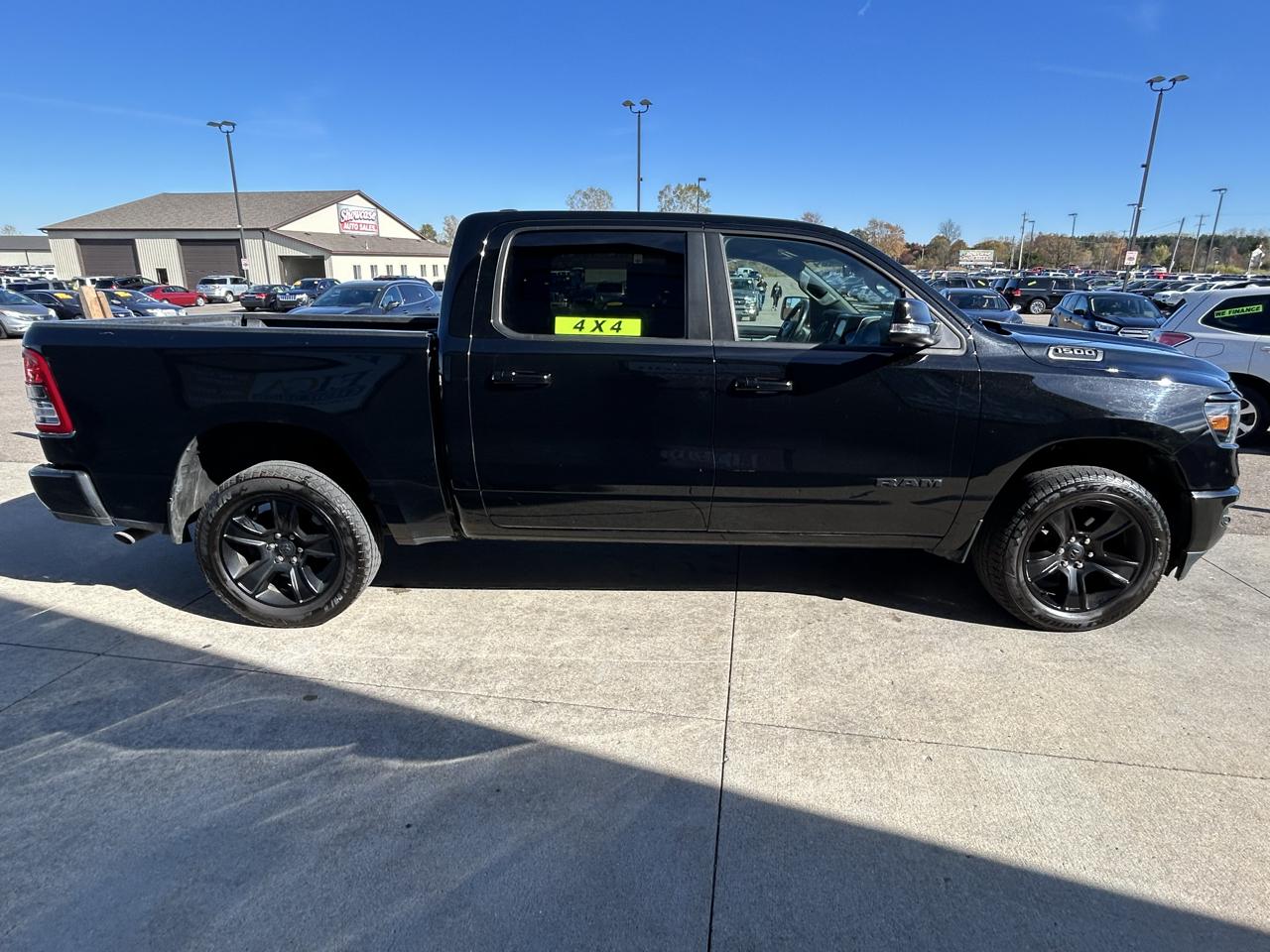 RAM 1500 Big Horn 4x4 Crew Cab 5'7" Box 2020
