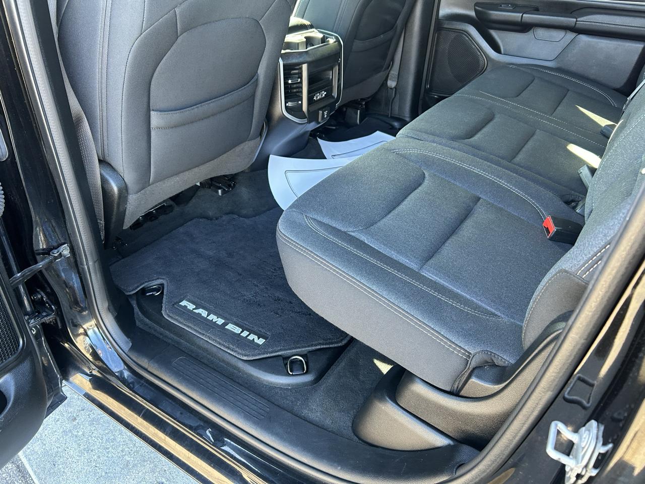 RAM 1500 Big Horn 4x4 Crew Cab 5'7" Box 2020