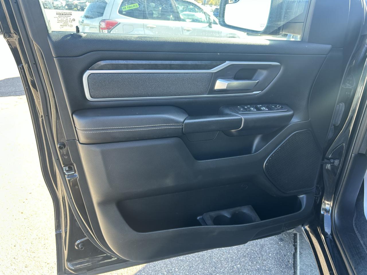 RAM 1500 Big Horn 4x4 Crew Cab 5'7" Box 2020