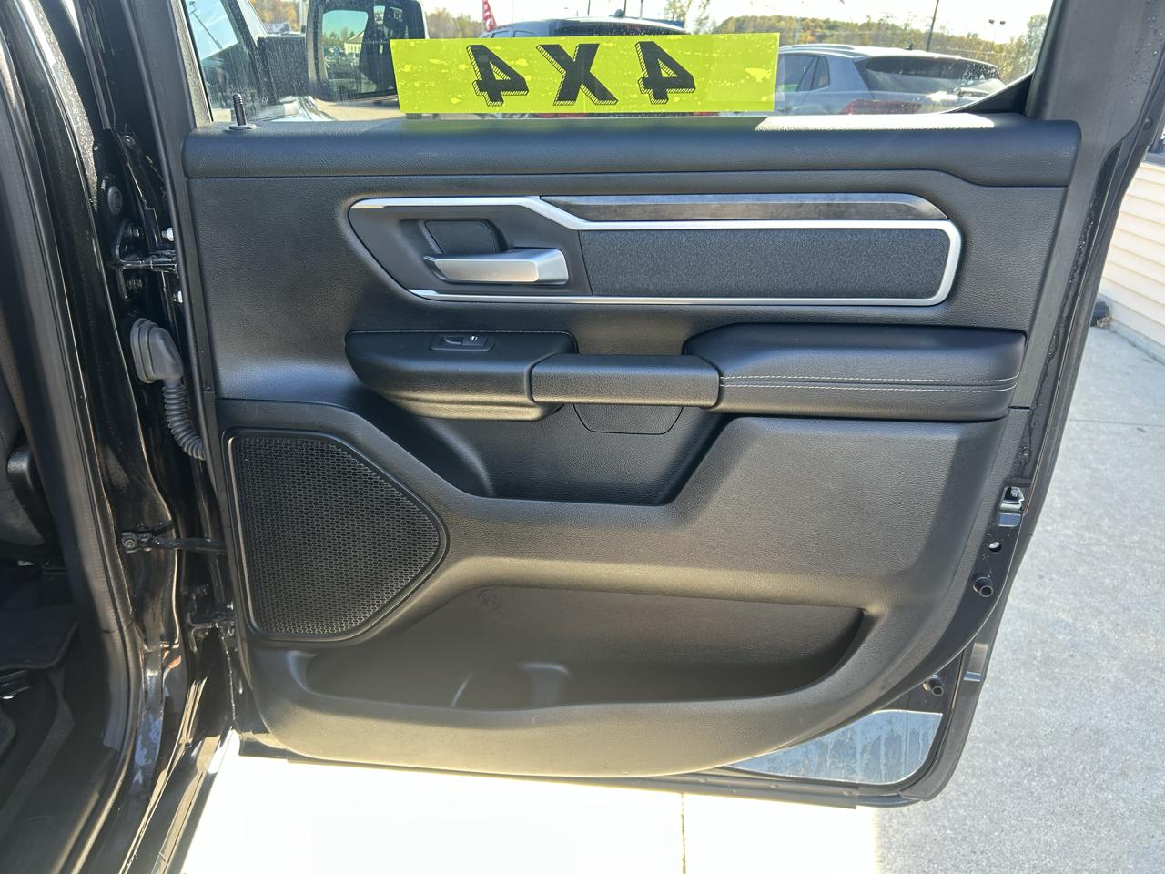 RAM 1500 Big Horn 4x4 Crew Cab 5'7" Box 2020